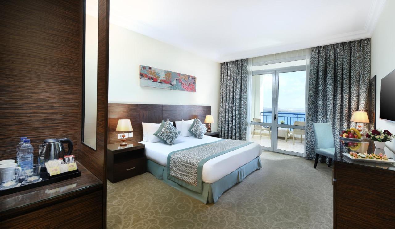 Tolip El Forsan Hotel Ismailia Bagian luar foto A room at the hotel