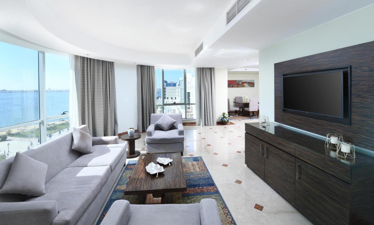Tolip El Forsan Hotel Ismailia Bagian luar foto A suite at the Hilton Tel Aviv