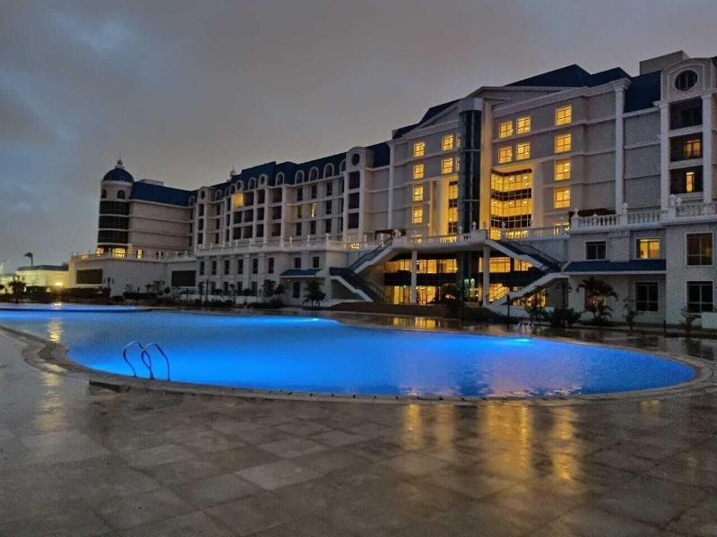 Tolip El Forsan Hotel Ismailia Bagian luar foto The pool at the hotel