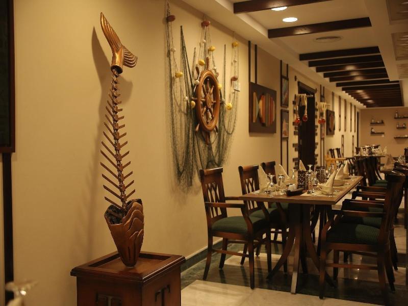 Tolip El Forsan Hotel Ismailia Bagian luar foto The interior of the restaurant